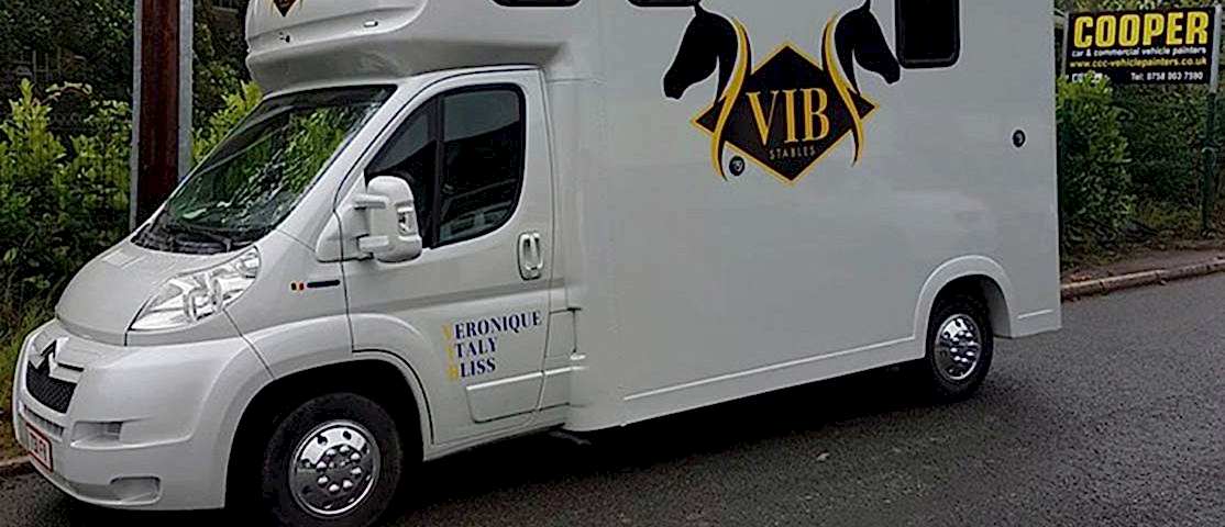 White Pearl VIB Horse Box